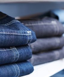Polacy kupują coraz więcej jeansów. Lidl chce na tym zarobić