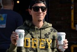 Świąteczne kubki Starbucksa wywołały skandal