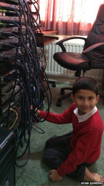 Ayan Qureshi i jego serwery (źródło: BBC)