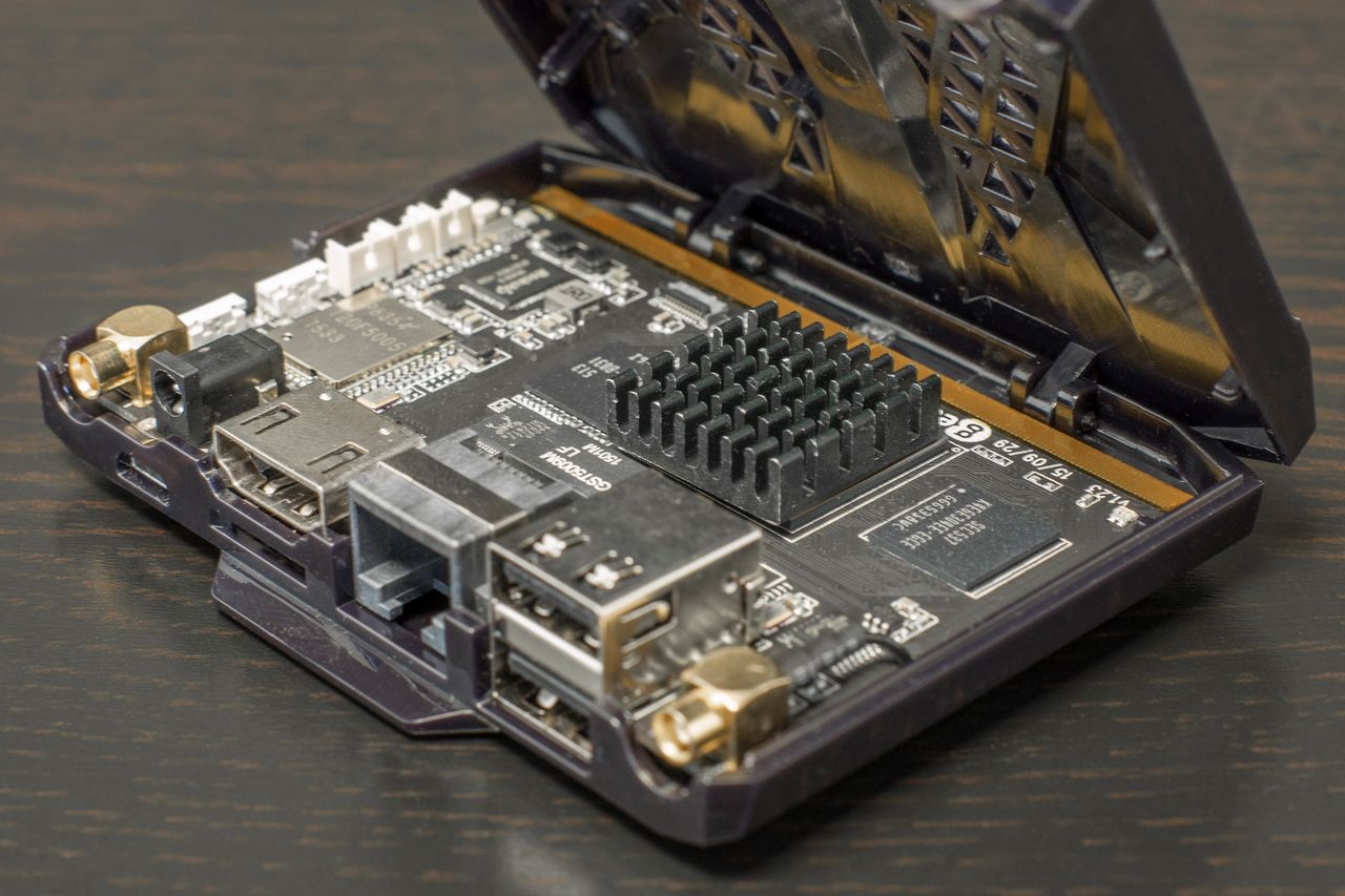 Geekbox w środku, a tam ten nieszczęsny radiator