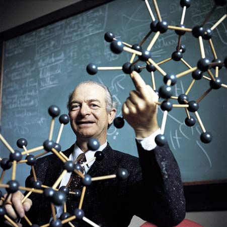 Słynny imiennik Linus Pauling.