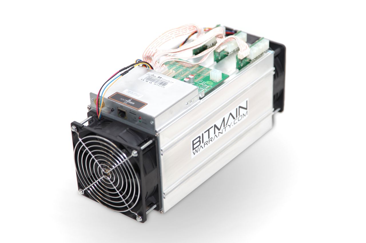 Antminer S9 - obiekt westchnień wielu górników. Jego rynkowa premiera miała miejsce na 16 czerwca. Każdy kto chciałby stać się posiadaczem tej koparki, musi wydać przynajmniej 2100 USD.