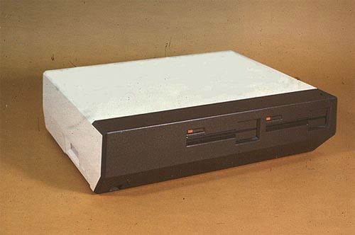 Atari 1600XL miał być klasycznym komputerem typu desktop.