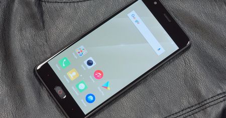 Test Archos Diamond Gamma: francusko-chiński smartfon z ładną nakładką