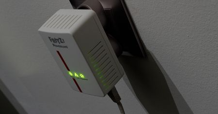 FRITZ! Powerline 500E — gdzie WiFi nie może, tam PLC wyśle