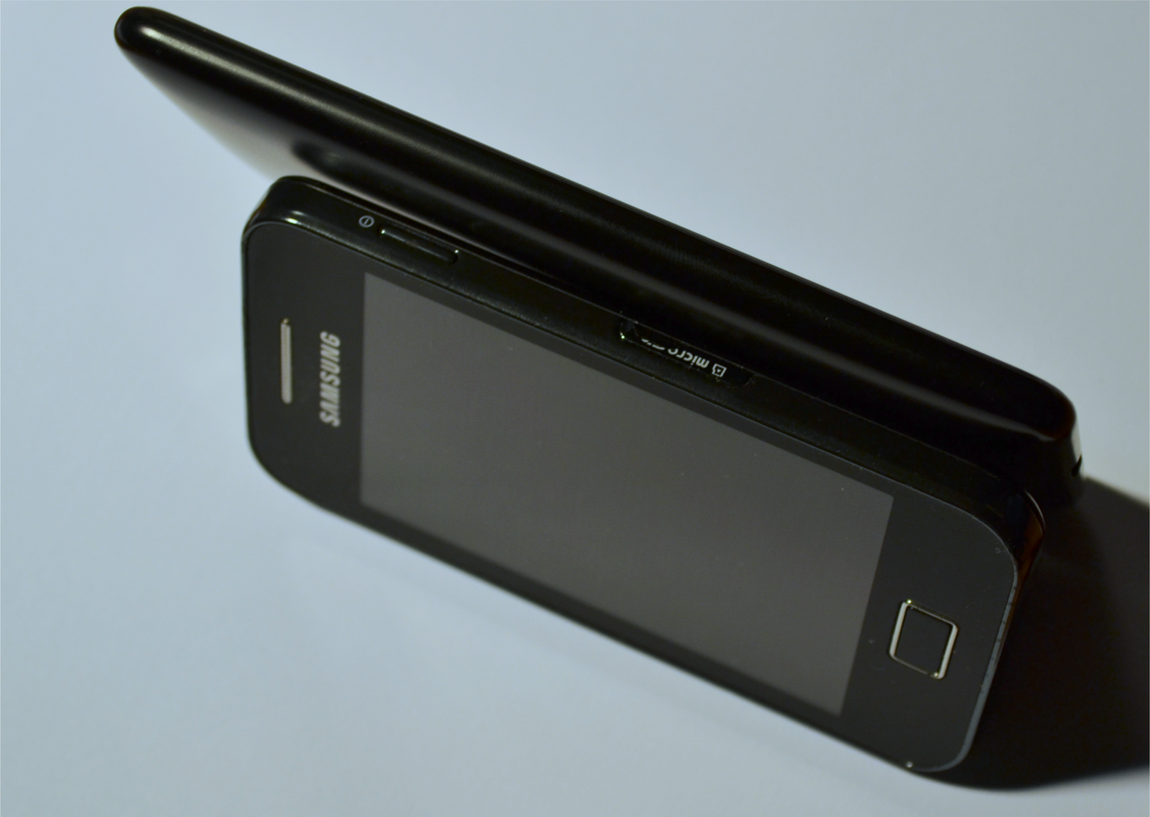 Lumia 625 i Galaxy Ace - widok z boku