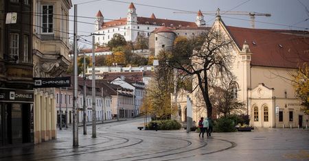 Rząd Słowacji wprowadza stan wyjątkowy i dwutygodniowy lockdown.