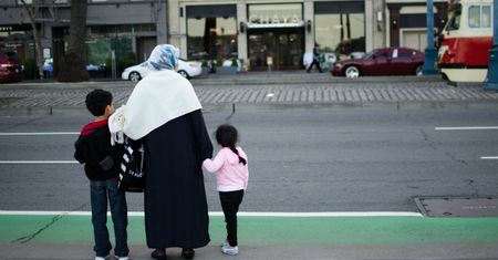 Oburzenie w Niemczech. Syryjski uchodźca chce otrzymywać świadczenie na 4 żony i 22 dzieci