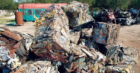 Będą prasować porzucone samochody na koszt właścicieli