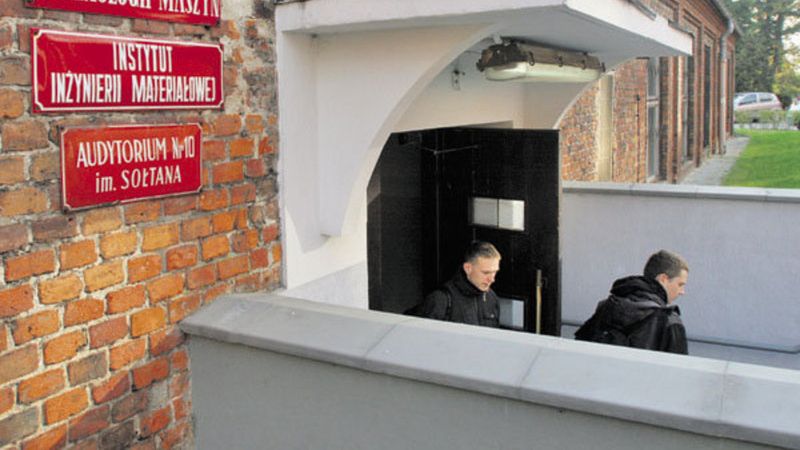 Studenci Katedry Technologii Maszyn byli zaskoczeni informacjami CBŚ