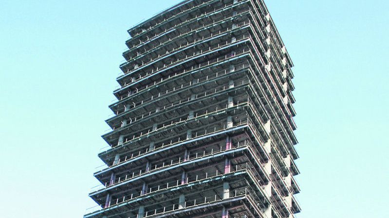 Szkieletor z ronda Mogilskiego miał być dokończony w 2012 r.