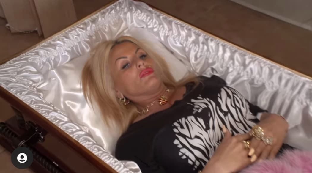 Dagmara Kaźmierska w trumnie