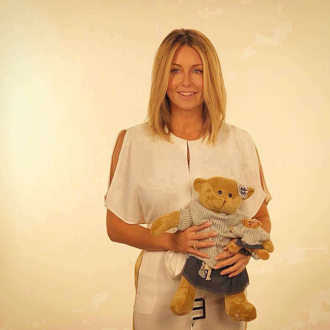 Małgorzata Rozenek w białym kombinezonie