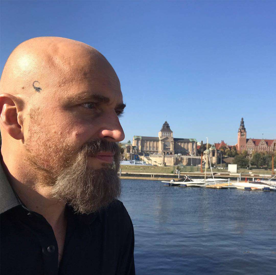 Piotr Adamczyk na planie "Kobiety Mafii 2"