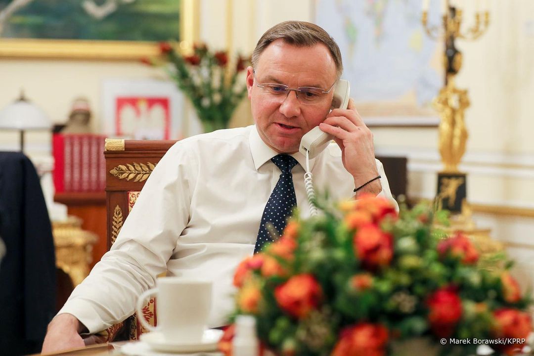 Prezydent Andrzej Duda zaczął nosić bransoletki