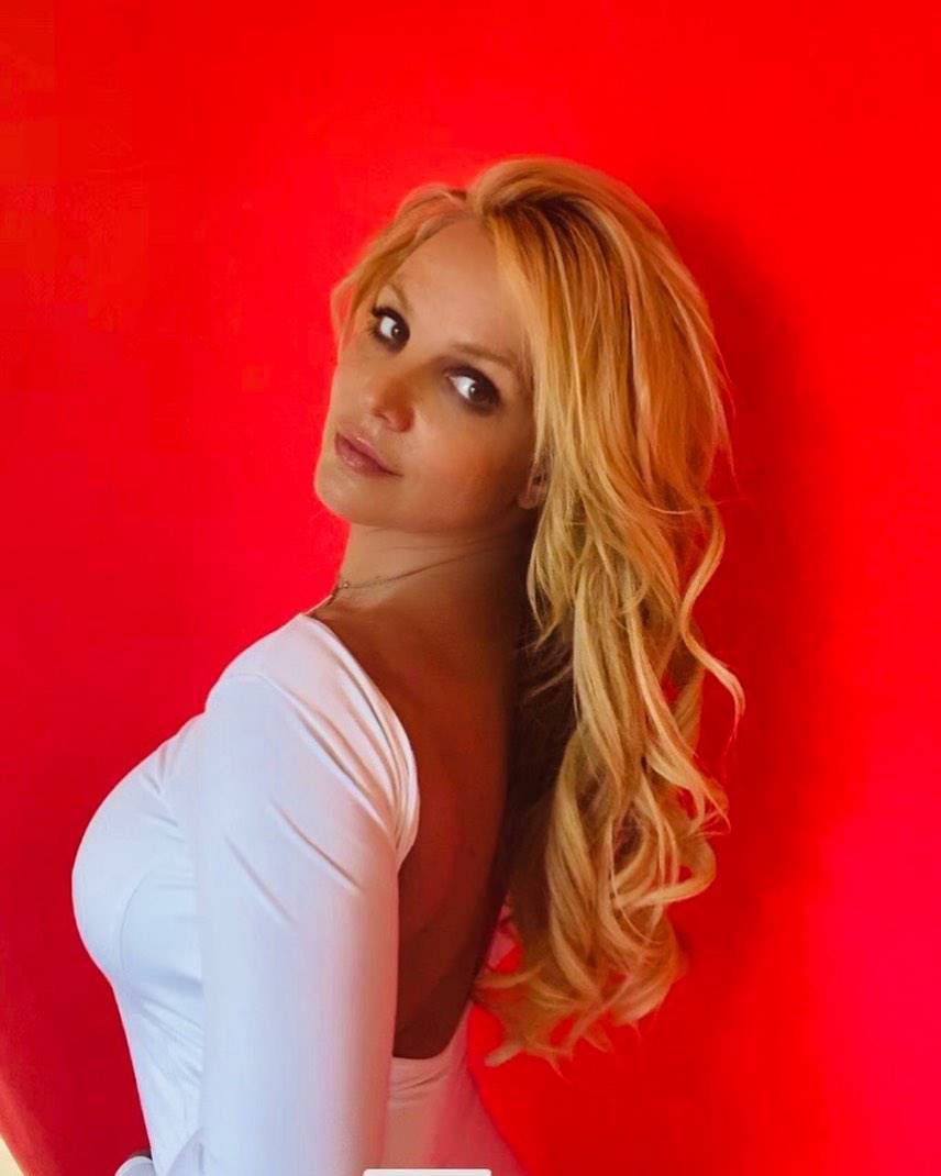 Britney Spears publikuje selfie po złamaniu nogi, Instagram