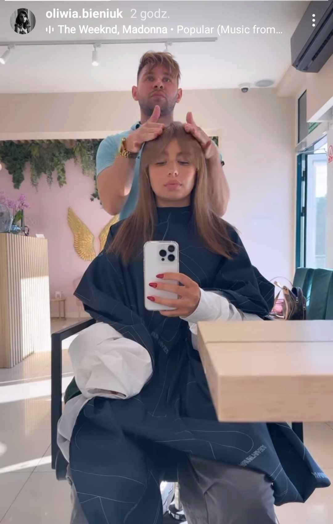Oliwia Bieniuk u fryzjera