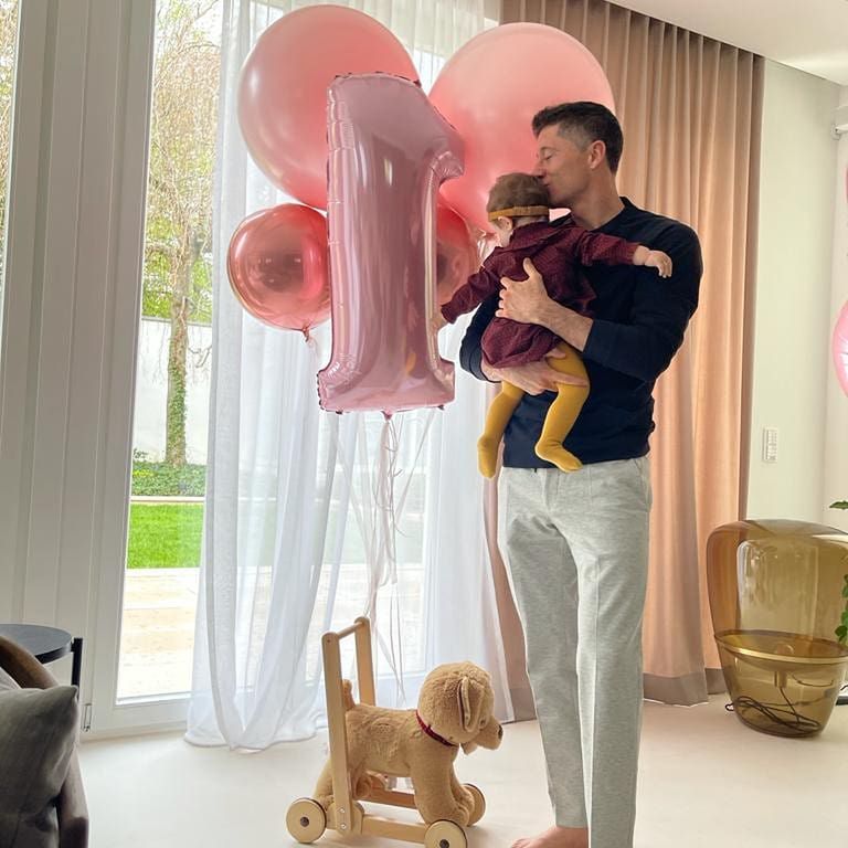 Anna i Robert Lewandowscy świętują pierwsze urodziny Laury