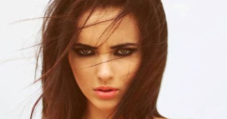 "Top Model": Marcela pozuje topless!