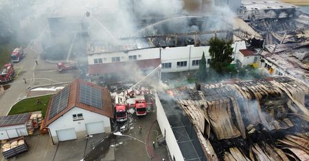 Pożar w fabryce Aksam. Konsumenci i pracownicy solidaryzują się z producentem “Beskidzkich” paluszków