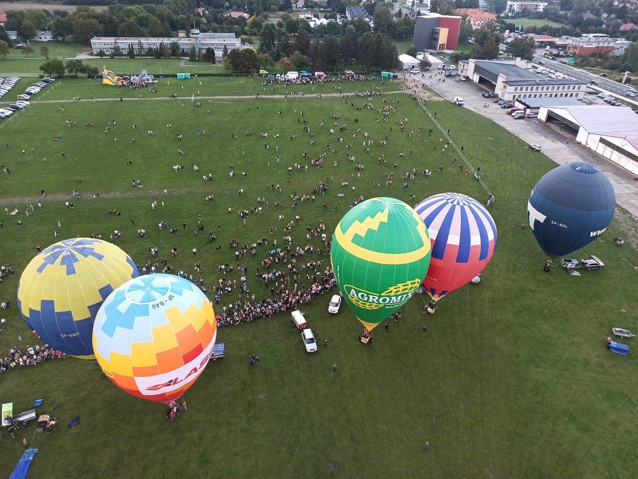Podczas zawodów balonowych dron uszkodził poszycie balonu