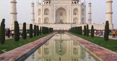 Indie: Odwiedzający Taj Mahal przechodzą obowiązkowe testy COVID w związku z gwałtownym wzrostem koronawirusa w Chinach