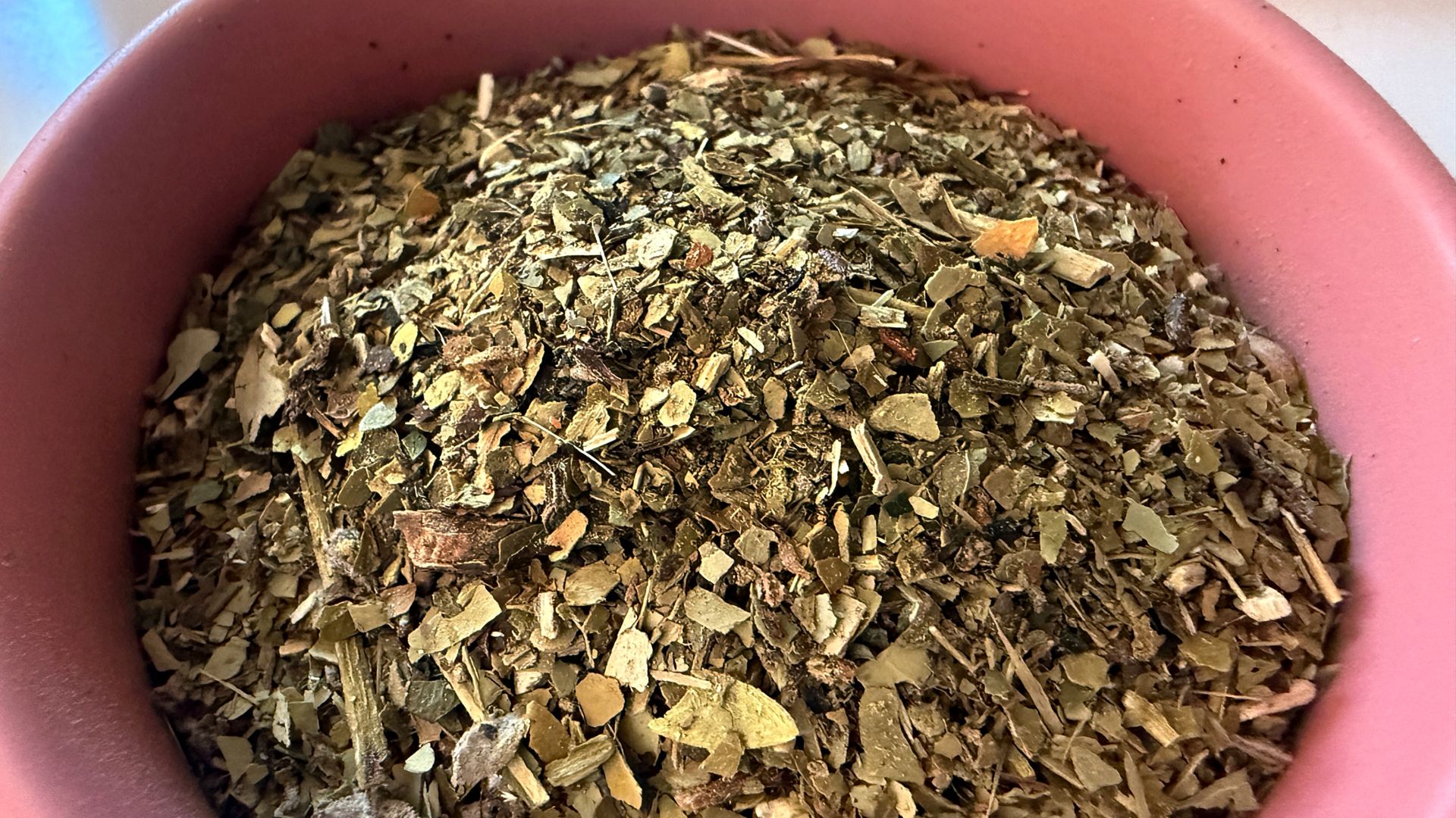 Regularne picie yerby wspomaga koncentrację i jasność myślenia.