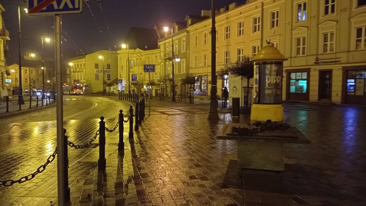 Makieta z brązu na pl. Łokietka