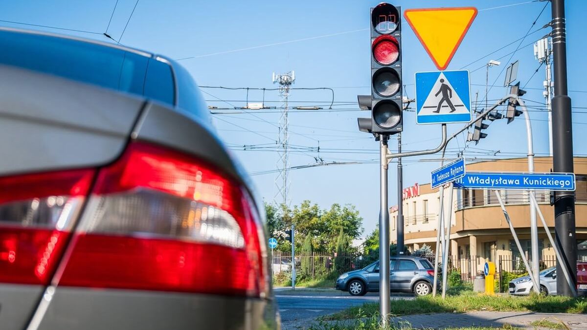 Sekundnik na skrzyżowaniu ulic Kunickiego, Zemborzycka i Rejtana