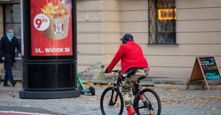 Podejrzany rowerzysta w Bydgoszczy. "Goni kobiety"