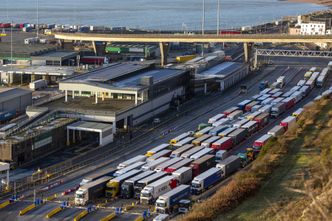 Brytyjskie media cytują polskiego kierowcę. Spędzi święta w ciężarówce