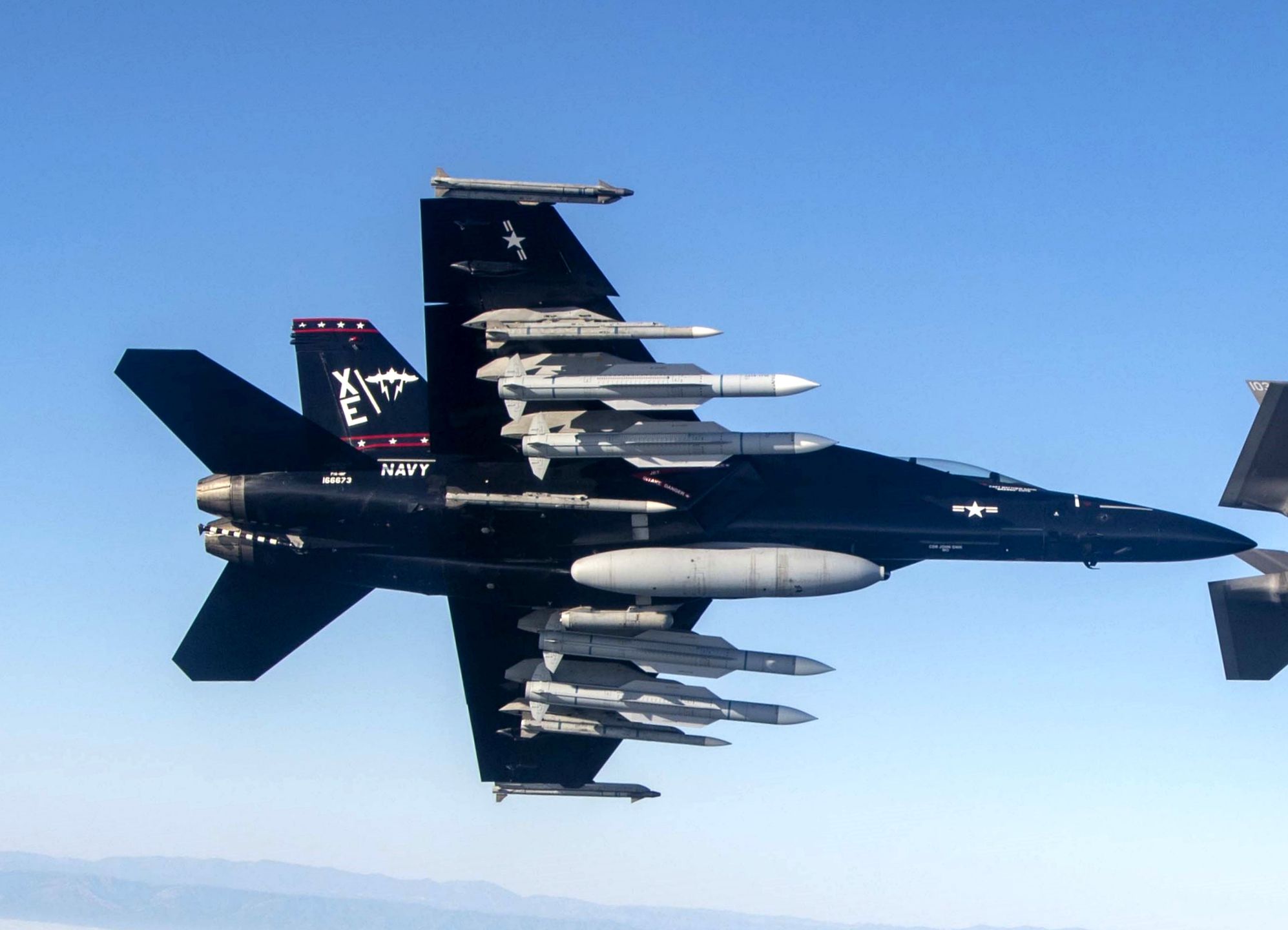 F/A-18F Super Hornet z pociskami AIM-174