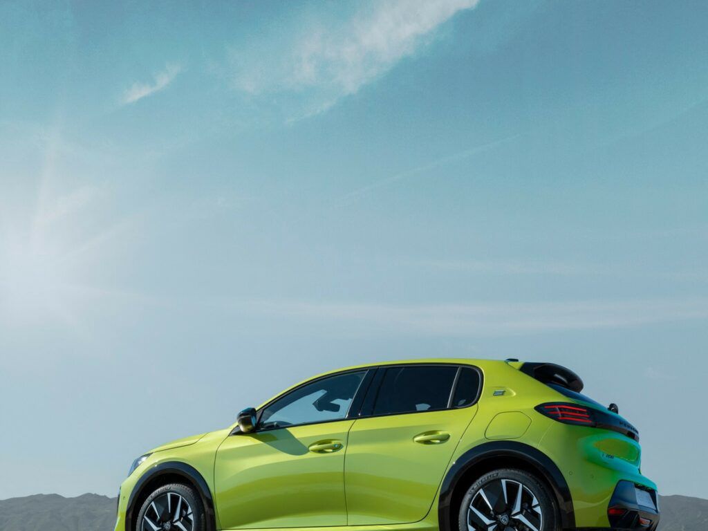 Odświeżony Peugeot e-208
