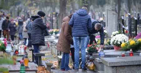 Wielka awantura na cmentarzu. Bójka 20 osób