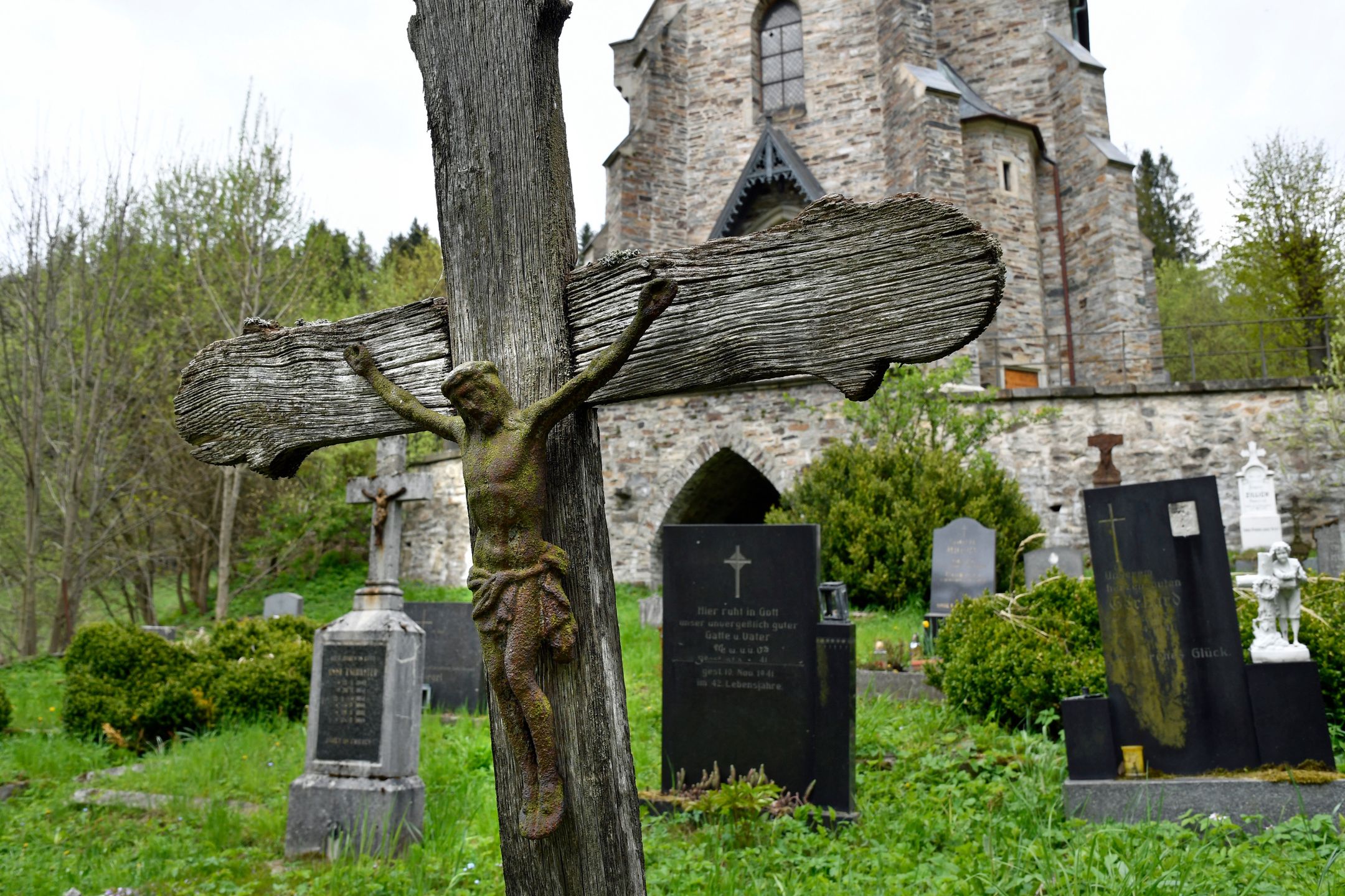 Pozostałości dawnego cmentarza