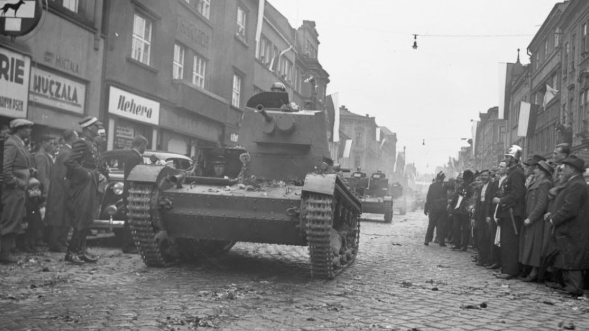 Te zdjęcia do dziś budzą emocje. Polskie wojsko wkracza do Zaolzia 1