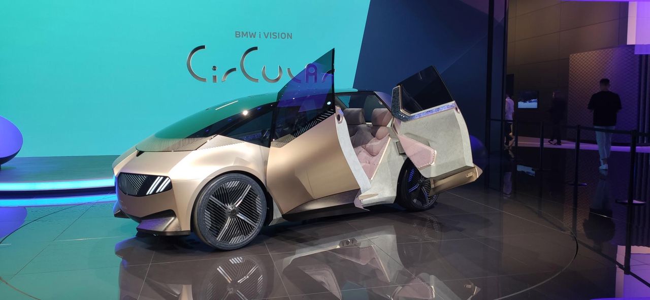 BMW i Vision Circular przenosi nas do 2040 roku. Tak ma wyglądać auto z recyklingu