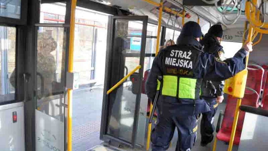 Warszawa. Strażnicy miejscy uratowali zagubioną staruszkę