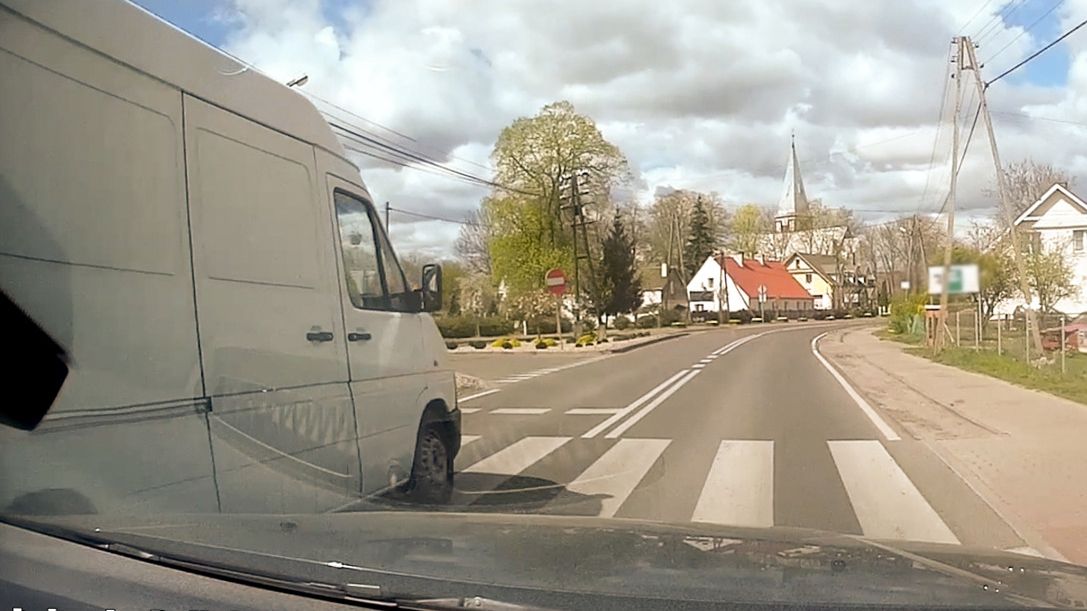 "Ja tylko jechałem swoim pasem" - takie tłumaczenie często pada z ust kierowców