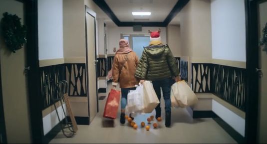 Szał zakupów i niezapłacony rachunek w kampanii aplikacji MAM