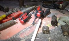 Libiąż. 14-latek czyścił granaty znalezione w lesie. Został ranny