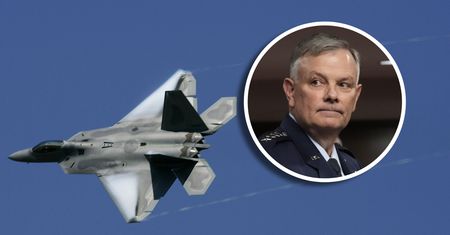 Niezidentyfikowane obiekty nad terytorium USA i Kanady. Wymowna odpowiedź generała