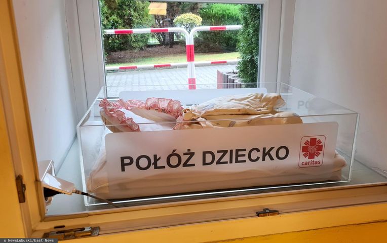 Niemowlę w oknie życia we Włocławku. Mama żałuje swojej decyzji