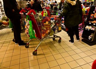 Wzrost ceny cukru o 100 proc. "Efekt paniki zakupowej. Nie róbmy zapasów"