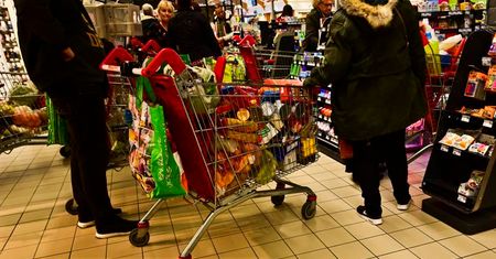 Wzrost ceny cukru o 100 proc. "Efekt paniki zakupowej. Nie róbmy zapasów"