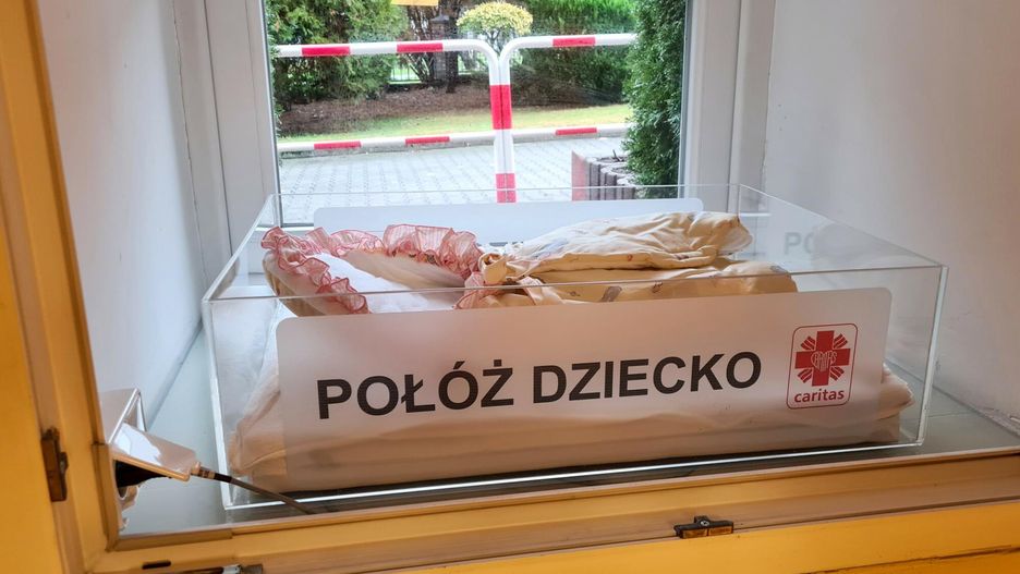 Niemowlę w oknie życia we Włocławku. Mama żałuje swojej decyzji