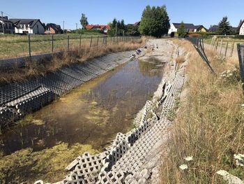 Zniszczony zbiornik retencyjny szybko nie zostanie naprawiony. Ekspertyza wykazała, kto jest odpowiedzialny za błąd