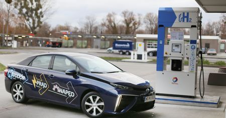 Toyota i Lotos wspólnie wybudują stacje ładowania wodorem w Polsce