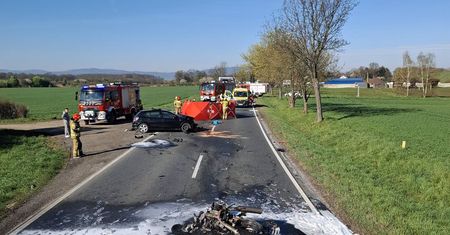 Tragiczny wypadek na DK 46. Motocyklista zmarł po zderzeniu z autem
