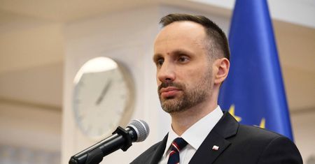 Janusz Kowalski zakażony koronawirusem. "Choroba nie wybiera"